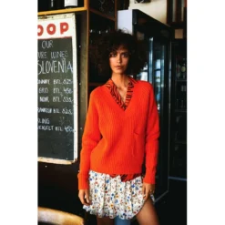 Second Female Faine Knit V-neck - Scarlet Ibis Orange | Dame Overdeler Strikkejakker & Gensere -Dame-strikkegensere Salg unnamed file 112