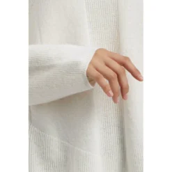 Manila Grace Rundhalset strikket genser i hvit - Elegant og behagelig damegenser