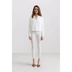 Drykorn Linnie Trui White - Elegant strikkejakke for damer