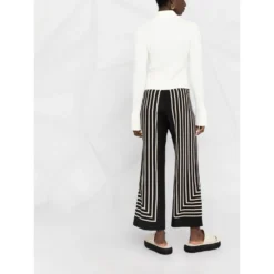 Andrea Adamo Rundhalset strikkejakke i hvit - Elegant og behagelig damegenser -Dame-strikkegensere Salg unnamed file 4172