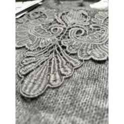 Selected Femme Rundhalset strikkejakke i grå - Elegant og behagelig damegenser