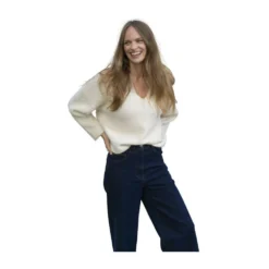 Arnie Says Brie Genser Hvit - Elegant Strikkejakke for Damer